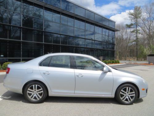ONE OWNER 5 SPEED TDi DIESEL SMOKE FREE SUNROOF MICHELIN TIRES ALLOY WHEELS, image 85