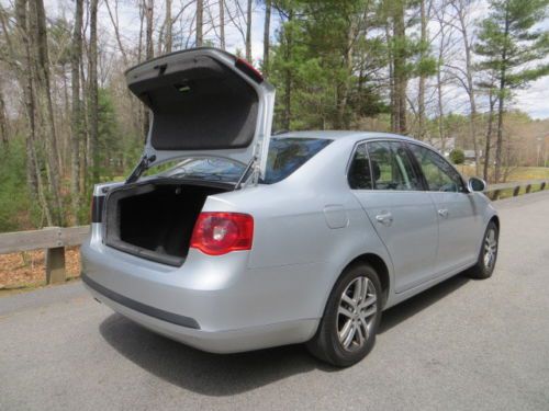 ONE OWNER 5 SPEED TDi DIESEL SMOKE FREE SUNROOF MICHELIN TIRES ALLOY WHEELS, image 87