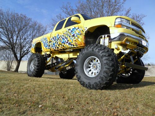 Lifted show truck/monster truck 2002 chevy silverado 2500hd 4x4  8.1 allison 10k