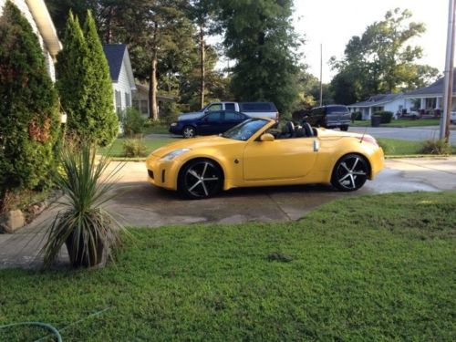 2005 nissan 350z enthusiast convertible 2-door 3.5l