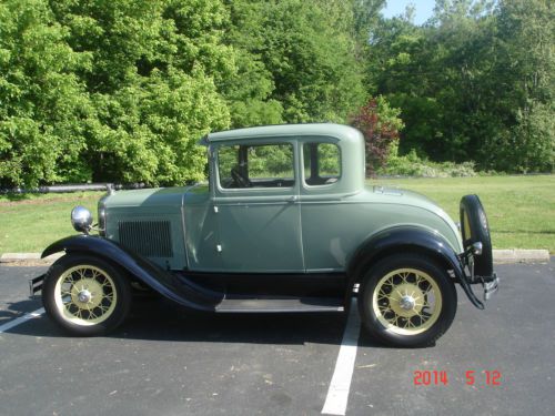 Light green and black fully resoted model a coupe