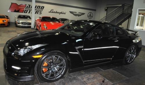 2014 gt-r premium - only 942 miles - absolutely brand new - florida