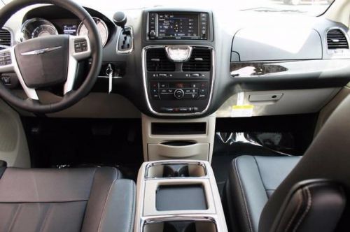 2014 chrysler town & country touring