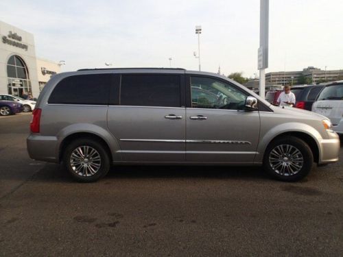 2014 chrysler town & country