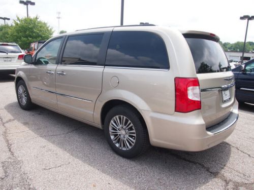 2014 chrysler town & country touring