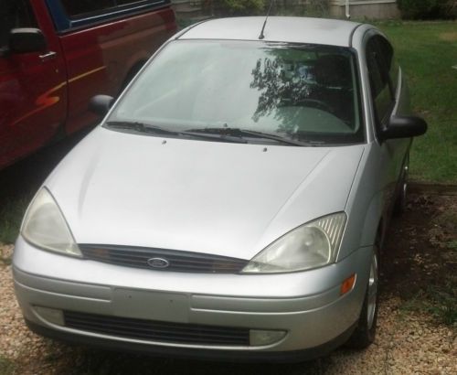 2000 ford focus zx3 hatchback 3-door 2.0l