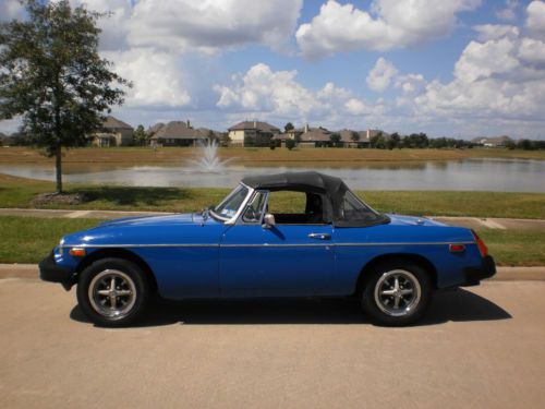 1976 MGB, image 2