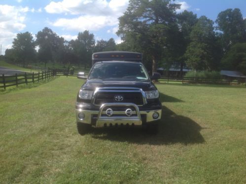 2010 toyota tundra crewcab  sr5 4x4 black w/tan cloth int tow pack excellent con