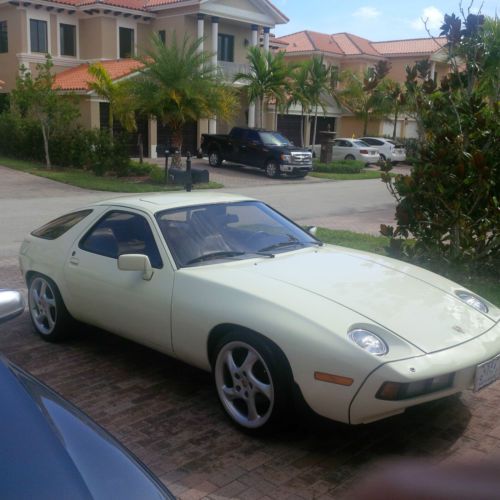 1981 porsche 928 beatiful chiffon white with rich dark brown interior, 77k miles