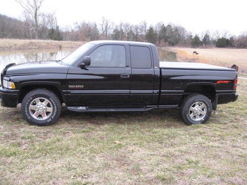 2000 dodge 2500 diesel quad cab laramie shortbed 2wd 22,209 orig miles ex cond