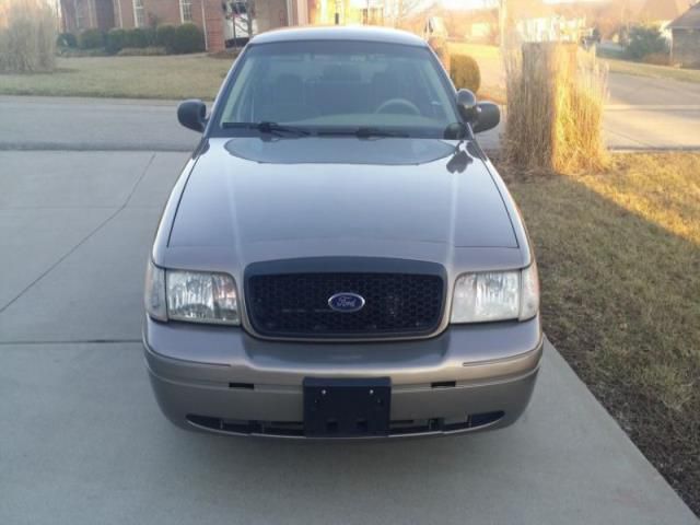 Ford crown victoria police interceptor sedan 4-doo