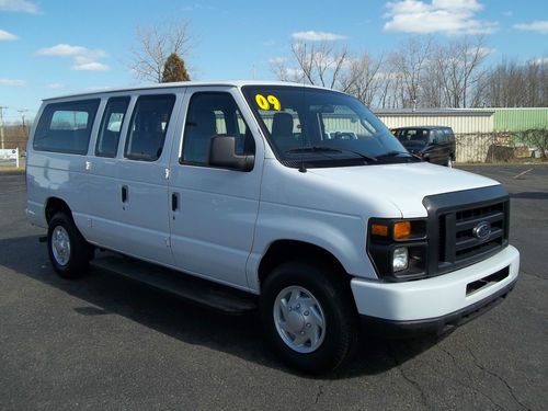 2009 ford e250 aisle seating, 11 passenger, window van, 29k miles!