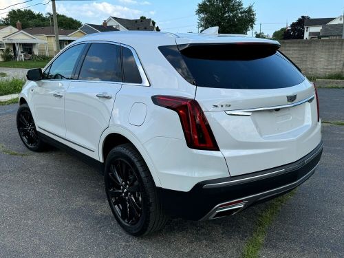 2022 cadillac xt5 premium luxury /awd /panoramic roof /loaded with options