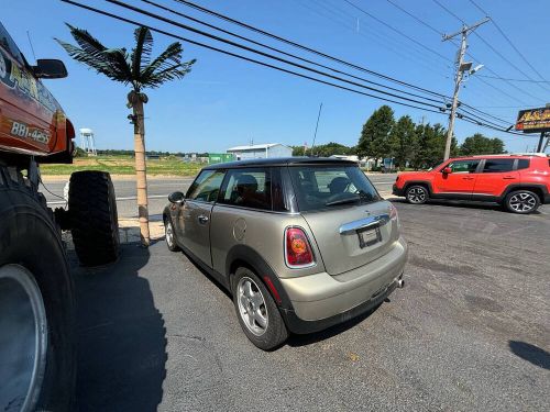 2009 mini cooper base 2dr hatchback