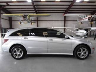 Silver 6 passenger 2 owner leather sunroof nav tv dvd loaded new tires financing