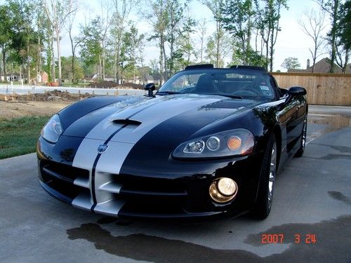 2003 dodge viper srt-10 convertible 2-door 8.3l