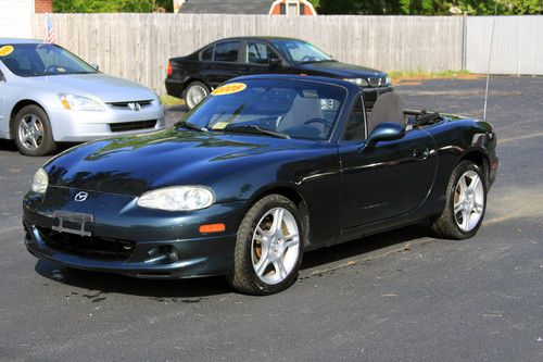 2005 mazda mx-5 miata 5 speed convertible only 64k miles warranty look!!!!!