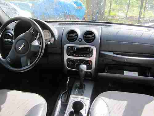 2004 jeep liberty columbia edition suv repairable damaged 78k miles runs drives, image 3