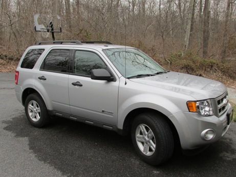 2010 silver ford escape hybrid, awd, lots of features, great condition!!!