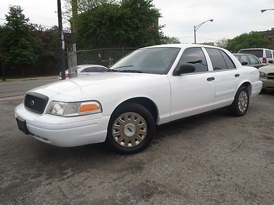 White p71 unmarked 34k miles only ex fed admin car trac pw pl cruise nice