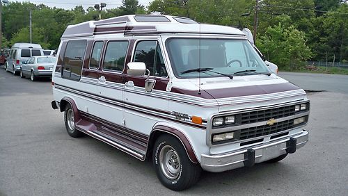 Chevy g20 handicap van like new !