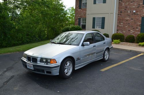 1996 bmw 328i base sedan 4-door 2.8l