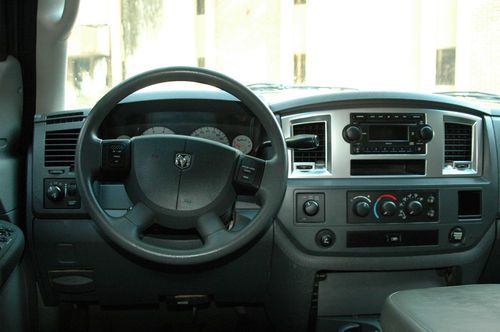 2008 Dodge Ram 1500 SLT Crew Cab Pickup 4-Door 4.7L, image 9