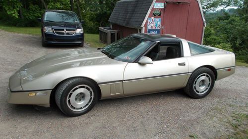 1987 chevrolet corvette base hatchback 2-door 5.7l gold