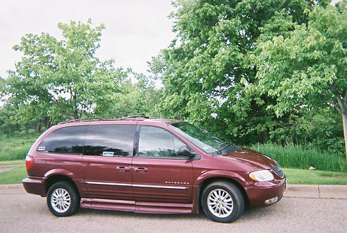 2002 chrysler t&amp;c limited with transfer seat and e-z lock system