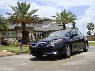 2011 honda accord 4 dr se  4dr special edition leather heated!