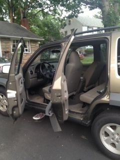 2005 Jeep Liberty Limited Sport Utility 4-Door 3.7L, image 3