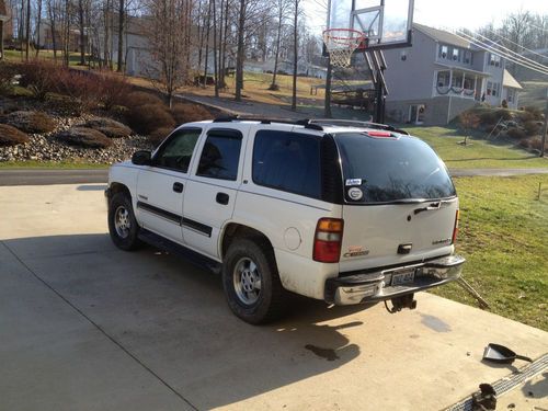 2001 chevrolet tahoe ls sport utility 4-door 5.3l