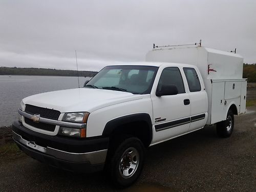 Chevrolet 2500hd duramax 8 cylinder diesel service body