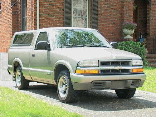 2000 chevrolet s-10 ls 6ft bed regular cab chevy w/ cap