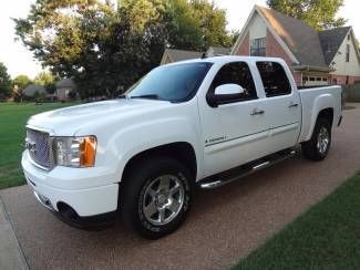 Arkansas 1owner, nonsmoker, denali awd, only 83k miles!  perfect carfax!