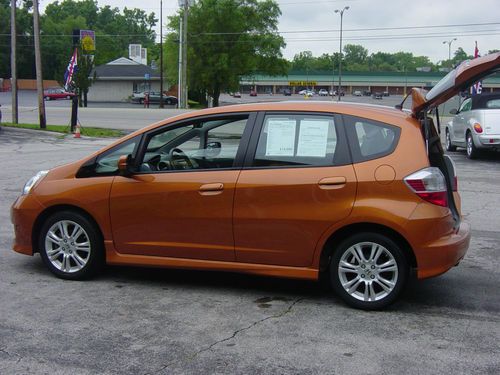 2010 honda fit sport hatchback 4-door 1.5l one owner 11,000 low miles like new!