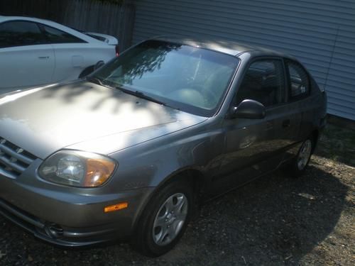 2004 Hyundai Accent Base Hatchback 3-Door 1.6L, image 4