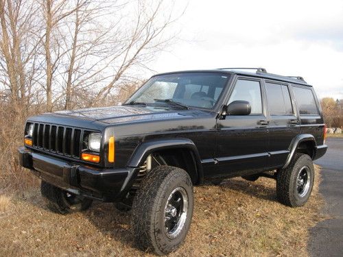 Lifted black beauty! limited 4x4 - heated seats - locker - new tires and wheels!