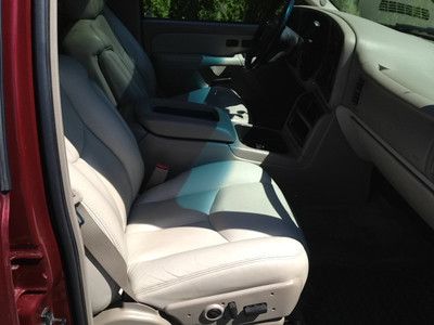 SLT 5.3 Liter V-8, Auto, Moon Roof, Bose 6 Disc CD, 20