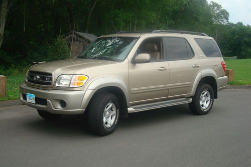 2001 toyota sequoia sr5  4-door 4.7l 4x4 leather, moonroof,  new frame!