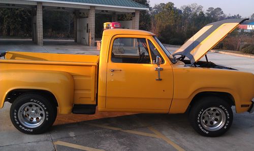 1978 dodge d100 v8 pickup 2-door 5.2l 5211cc 318cu. in.  yellow and black