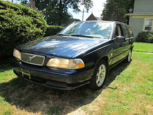 Wow !! 2000 volvo v70 wagon fwd needs work $ave runs great tranny slip fix-er-up