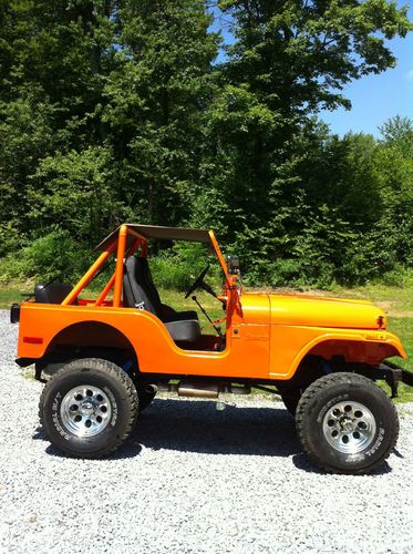 1972 jeep cj5, 304 v-8, 33" tires, spring over axle suspension