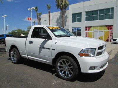 2012 white v8 5.7l hemi automatic navigation miles:2k one owner