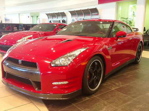 Brand new, 2014 nissan gtr, black edition, leather, seats 4, 545hp, carbon fiber