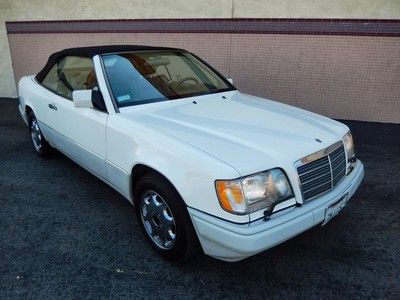 Mercedes e320 convertible 1995 calif car from new runs and drives great no res !