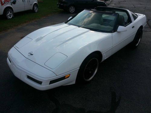 1996 chevrolet corvette base hatchback 2-door 5.7l