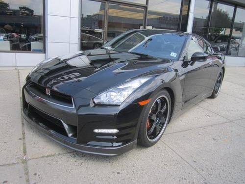 2013 nissan gt-r black edition, with extended warranty and extras.......