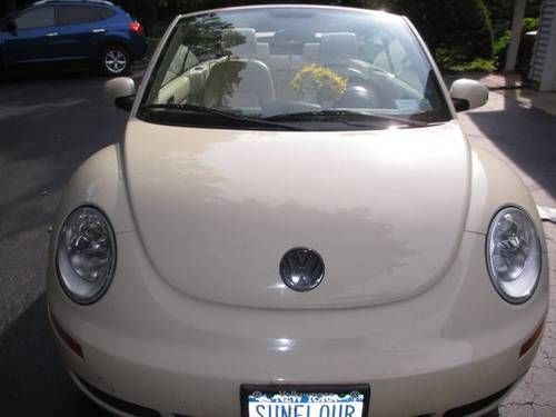 Mint vw beetle convertible limited edition (cream on cream) w/warranty - $10,500