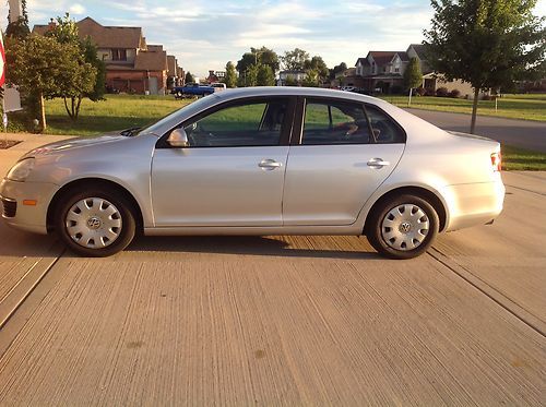 2005 volkswagen jetta 2.5 sedan 4-door 2.5l